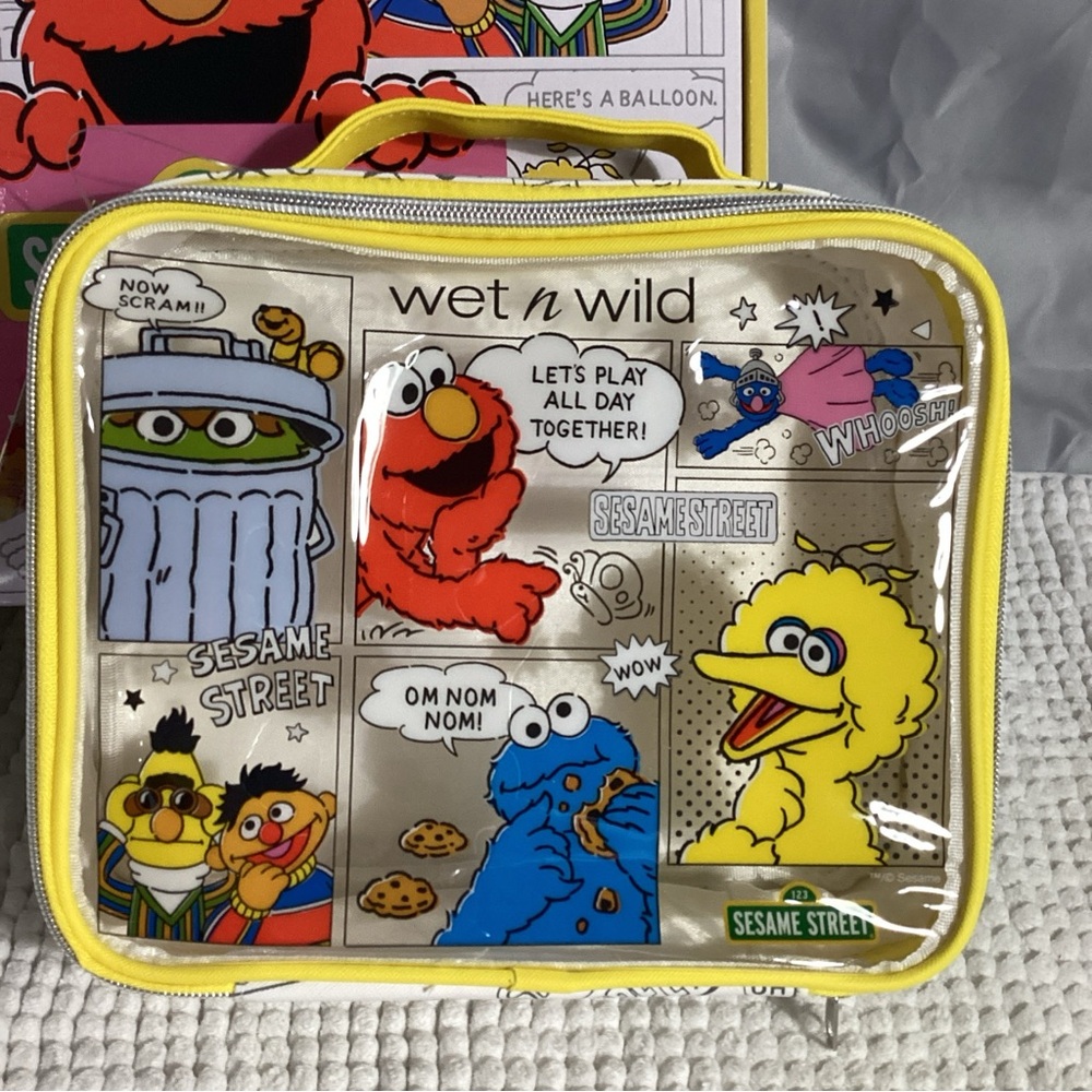 Wet n Wild Sesame Street Limit Ed Makeup Collection, PR Box + Bag + Sponge Set - Picture 4 of 16